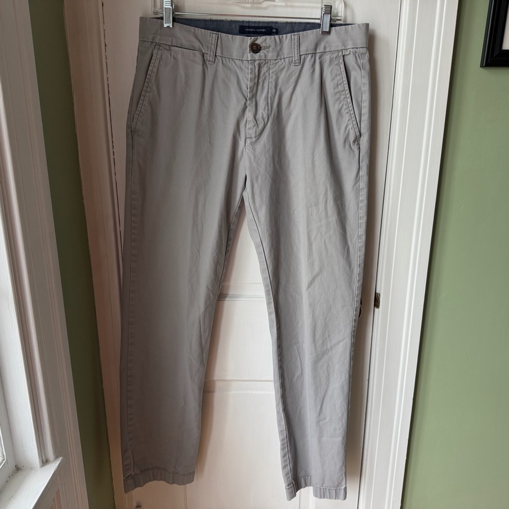 Tommy Hilfiger Light Gray Men's Tailored Fit Chino Pants Waist Size 32